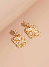 Load image into Gallery viewer, Paige Earring | Gold
