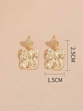 Load image into Gallery viewer, Paige Earring | Gold
